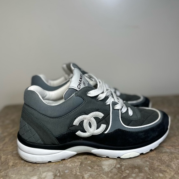 Chanel 2023 interlocking CC logo sneakers size 39 - Picture 3 of 12